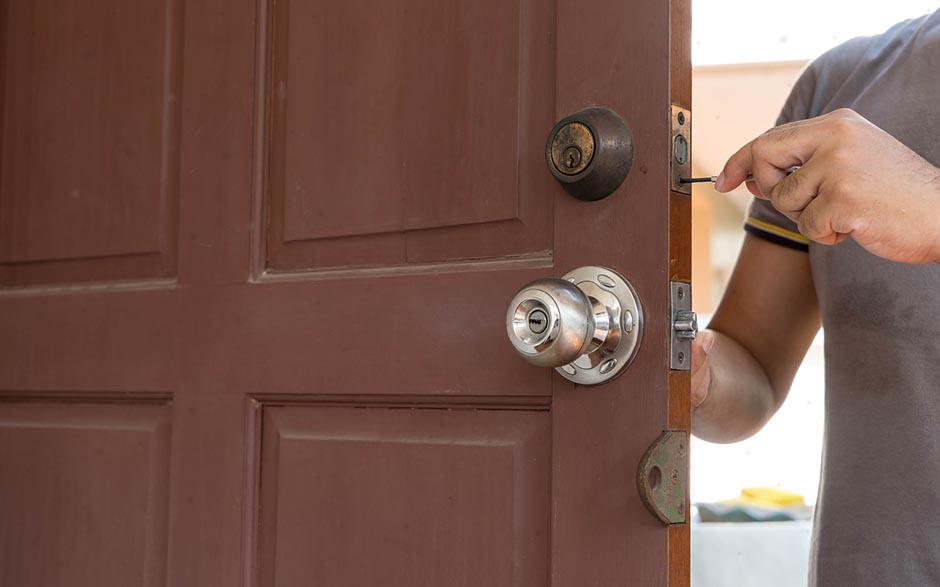 ouverture de porte claquée serrurier Le Vésinet